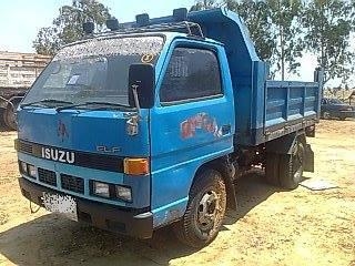 ***ขายแล้วครับขอบคุณ Truck2hand ขาย6ล้อดั้ม3คิว ISUZU TL วางเครื่อง4BE1 110 วางหัวNKR (ลงเล่มครบ)เครื่องดีเกียร์ดี แน่น ช่วงล่างเดิม คัสซีดีไม่ปะไม่ดาม กระบะดั้มเหล็ก3ตัน 3.10ม.สภาพดี พื้นดีข้างดี หัวเก๋งดี ภายในสวยคอนโซลครบ ยาง7.50ดี6เส้น สีสันดี มีลอกนิ