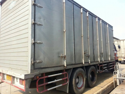 Izusu ร๊อคเล็ก เครื่อง 175 ยาว 7.20 ตู้ 10 บาน หัวเดิมบาง สีโทรมราคาถูก Izusu ร๊อคเล็ก เครื่อง 175 ยาว 7.20 ตู้ 10 บาน หัวเดิมบาง สีโทรมราคาถูก