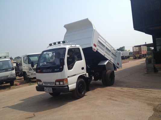 6 ล้อเล็ก NKR กระบะดั้มพ์ดิน สวยๆครับพร้อมเล่มครับ 6 ล้อเล็ก NKR กระบะดั้มพ์ดิน สวยๆครับพร้อมเล่มครับ