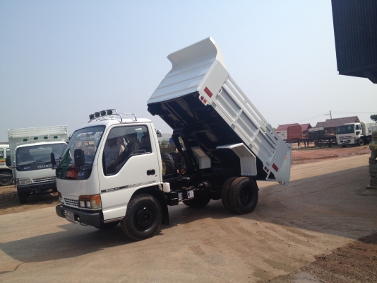 6 ล้อเล็ก NKR กระบะดั้มพ์ดิน สวยๆครับพร้อมเล่มครับ 6 ล้อเล็ก NKR กระบะดั้มพ์ดิน สวยๆครับพร้อมเล่มครับ