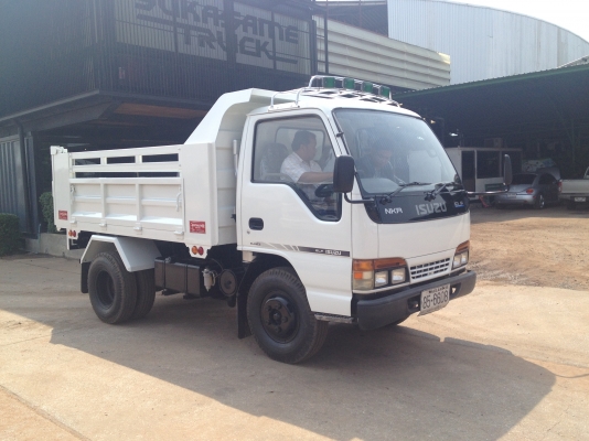 6 ล้อเล็ก NKR กระบะดั้มพ์ดิน สวยๆครับพร้อมเล่มครับ 6 ล้อเล็ก NKR กระบะดั้มพ์ดิน สวยๆครับพร้อมเล่มครับ