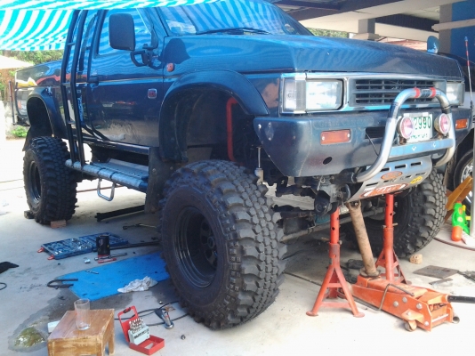 ใครชอบบิ๊กฟุ้ต เชิญทางนี้ครับ NISSAN BIG M โฟวีล เครื่อง3400 5VZ auto กินแก้สหัวฉีด ยาง 36 ขอบ16