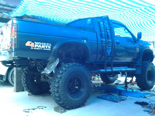 ใครชอบบิ๊กฟุ้ต เชิญทางนี้ครับ NISSAN BIG M โฟวีล เครื่อง3400 5VZ auto กินแก้สหัวฉีด ยาง 36 ขอบ16