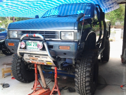 ใครชอบบิ๊กฟุ้ต เชิญทางนี้ครับ NISSAN BIG M โฟวีล เครื่อง3400 5VZ auto กินแก้สหัวฉีด ยาง 36 ขอบ16