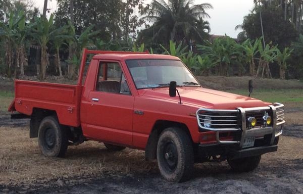 The Gorgeous Nisssan  Patrol จากกองทัพเรือทะเบียนแท้ เครื่องL28 เกียร์ใหม่ 4x4 เฟืองท้ายหลัง limited กระบะขึ้นรูปใหม่ วิ่งดีมาก ติดตั้งแก๊ส LPG ใต้ท้องรถ พร้อมติดตั้งพวงมาลัย Power ตรงรุ่น ขับดีมาก ค่าใช้จ่ายไม่เกิน กม.ละ 3 บาท ราคา 680000 บาท สนใจคุยต่อร