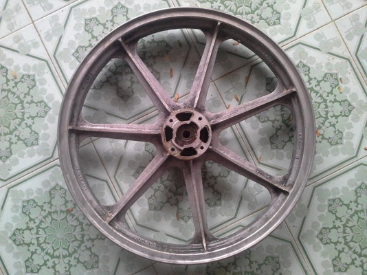 ขายแม็กเกวียน 7 ก้าน Kawasaki ล้อหน้า 19x1.85