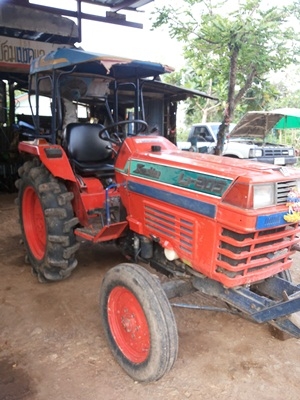 ขายรถไถL1 20 แรง เดรื่องดี ปั้มก็ดีอยู่ใช้งานอยู่งานมากขึ้นก็ขายเพราะซื้อคันใหม่มาแทน(มาเอาหลังสงกรานไม่มาผมขายต่อ)