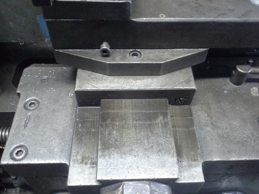 เครื่องกลึง 5 ฟุต VICTOR รุ่นหนัก เกียร์บล็อค 4 เพลาเด้ง มีเบรค