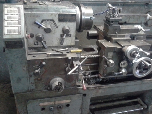 เครื่องกลึง 5 ฟุต VICTOR รุ่นหนัก เกียร์บล็อค 4 เพลาเด้ง มีเบรค