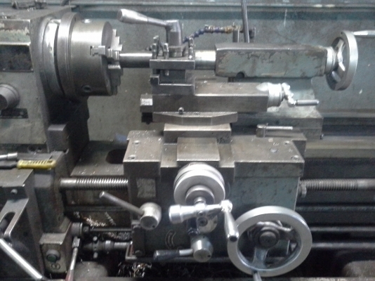 เครื่องกลึง 5 ฟุต VICTOR รุ่นหนัก เกียร์บล็อค 4 เพลาเด้ง มีเบรค