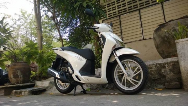 HONDA Sh150i 2013 วิ่ง 1000 เดียว สภาพนางฟ้า ราคาเบาๆ ต่อรองได้จะ