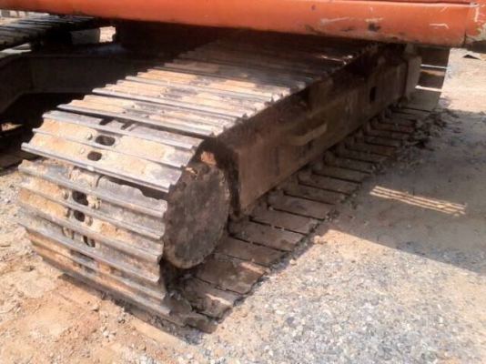 **800,000 บ.ต่อรอง**ขายแบ็คโฮ HITACHI EX200-3 Super เครื่องเดิมปั้มเดิม ไฟฟ้าครบ ช่วงล่างดีแน่นดี เอวดี ไม่แตก โซ่ โรลเลอร์ ใบแทร็ก สภาพดี 70\% ทำงานดีไม่โหลด รถทำงานได้ปกติ พร้อมใช้ พร้อมลุยงาน เอกสารเล่มทะเบียนครบ ราคาต่อรองได้เด้อ พี่น้องครับ