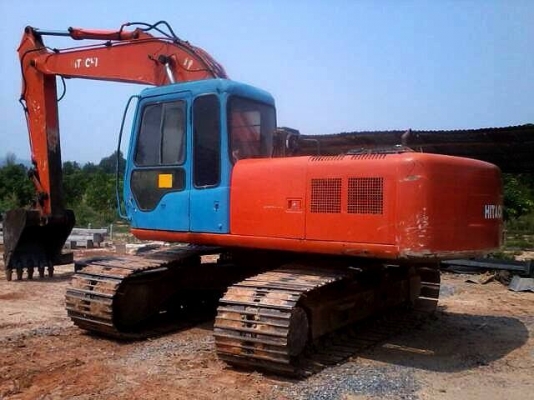 **800,000 บ.ต่อรอง**ขายแบ็คโฮ HITACHI EX200-3 Super เครื่องเดิมปั้มเดิม ไฟฟ้าครบ ช่วงล่างดีแน่นดี เอวดี ไม่แตก โซ่ โรลเลอร์ ใบแทร็ก สภาพดี 70\% ทำงานดีไม่โหลด รถทำงานได้ปกติ พร้อมใช้ พร้อมลุยงาน เอกสารเล่มทะเบียนครบ ราคาต่อรองได้เด้อ พี่น้องครับ