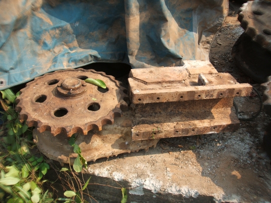 ต้องการขายเครื่องยนต์เก่าและอุปกรณ์ตัวเดินรถเกี่ยวข้าว ต้องการขายเครื่องยนต์เก่าและอุปกรณ์ตัวเดินรถเกี่ยวข้าว