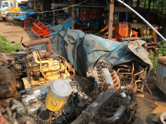 ต้องการขายเครื่องยนต์เก่าและอุปกรณ์ตัวเดินรถเกี่ยวข้าว