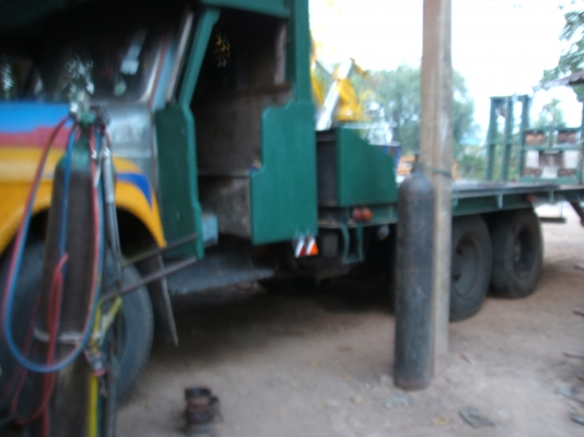 ขายรถบรรทุกสิบล้อหัวยาว บรรทุกรถเกี่ยวข้าว