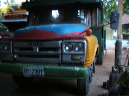 ขายรถบรรทุกสิบล้อหัวยาว บรรทุกรถเกี่ยวข้าว