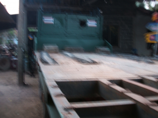 ขายรถบรรทุกสิบล้อหัวยาว บรรทุกรถเกี่ยวข้าว