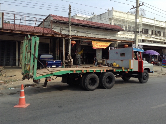 ขายเทเลอร์บรรทุกรถเกี่ยว+แบคโฮ 10 ล้อหัวยาวเพลาเดียว หางพับไฮดรอริค เครื่อง+เกียร์ EH700 168 HP คัสซีสวยตลอดเส้น ช่วงล่างลูกหมากร้อยเฟืองท้าย FUSO พวงมาลัยพาวเวอร์ ทะเบียนพร้อมโอน ราคาต่อรองได้