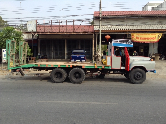 ขายเทเลอร์บรรทุกรถเกี่ยว+แบคโฮ 10 ล้อหัวยาวเพลาเดียว หางพับไฮดรอริค เครื่อง+เกียร์ EH700 168 HP คัสซีสวยตลอดเส้น ช่วงล่างลูกหมากร้อยเฟืองท้าย FUSO พวงมาลัยพาวเวอร์ ทะเบียนพร้อมโอน ราคาต่อรองได้