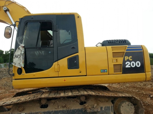 KOMATSU PC200-8
