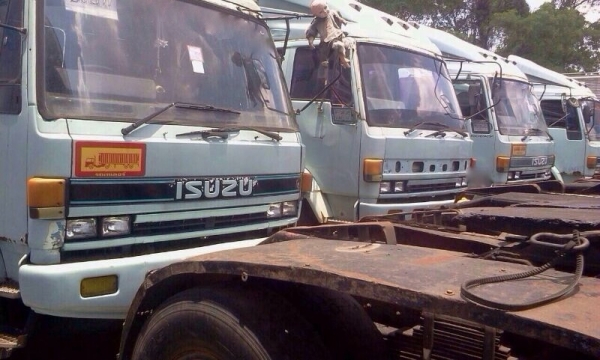 รถอีซูซุ  10 ล้อ หัวลาก  240 แรงม้า. ( นางฟ้าแท้ ) , ( มีขาย หลายคัน. )    สนใจติดต่อ 081 - 6079515