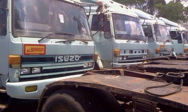 รถอีซูซุ  10 ล้อ หัวลาก  240 แรงม้า. ( นางฟ้าแท้ ) , ( มีขาย หลายคัน. )    สนใจติดต่อ 081 - 6079515