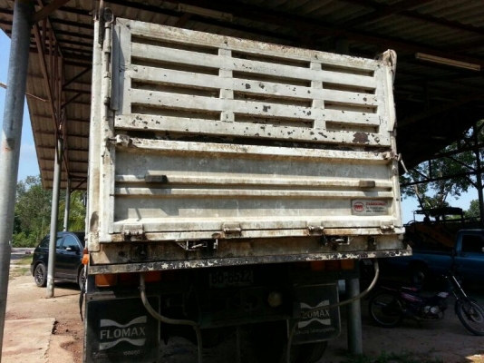 รถอีซูซุ 6 ล้อดั้ม 200 แรงม้า. ปี 52  ( รถวิ่ง 2xx,xxx กม. )  สนใจติดต่อ 081 - 6079515