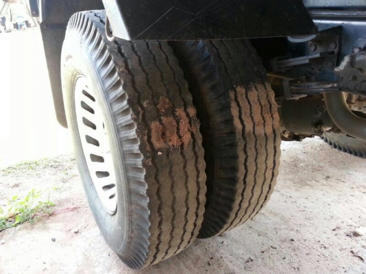 รถอีซูซุ 6 ล้อดั้ม 200 แรงม้า. ปี 52  ( รถวิ่ง 2xx,xxx กม. )  สนใจติดต่อ 081 - 6079515