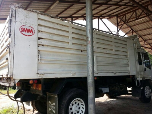 รถอีซูซุ 6 ล้อดั้ม 200 แรงม้า. ปี 52  ( รถวิ่ง 2xx,xxx กม. )  สนใจติดต่อ 081 - 6079515