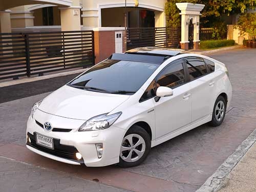 ขาย TOYOTA PRIUS รุ่นใหม่ล่าสุด เจ้าของขายเอง
