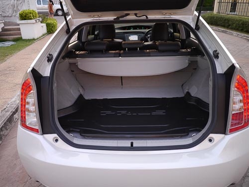 ขาย TOYOTA PRIUS รุ่นใหม่ล่าสุด เจ้าของขายเอง