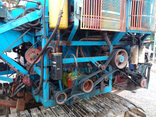 ขายรถเกี่ยวข้าว เครื่อง EH 700 พร้อมใช้งาน แทร็คสวยๆเลยครับ