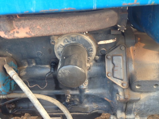 ขายรถไถFORD 1 เพลา เลขเครื่อง T1 D5NN เลขเกียร์ C5NN ท้ายเบาะ C5NN รถสวยสภาพดีพร้อมใช้งาน อุปกรณ์ครบพร้อม มีใบมีดดันหน้า ผาน7สภาพดีมากพร้อมใช้งาน ทะเบียนพร้อมโอน เครื่องแห้งแรงดี ระบบไฮดรอลิกส์ดี ยางหน้าหลังสภาพประมาณ 80\% ราคา 288,000บาท  คูณ ชัยยา อ.สตึก