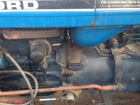 ขายรถไถFORD 1 เพลา เลขเครื่อง T1 D5NN เลขเกียร์ C5NN ท้ายเบาะ C5NN รถสวยสภาพดีพร้อมใช้งาน อุปกรณ์ครบพร้อม มีใบมีดดันหน้า ผาน7สภาพดีมากพร้อมใช้งาน ทะเบียนพร้อมโอน เครื่องแห้งแรงดี ระบบไฮดรอลิกส์ดี ยางหน้าหลังสภาพประมาณ 80\% ราคา 288,000บาท  คูณ ชัยยา อ.สตึก