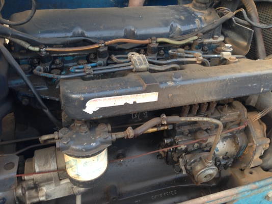 ขายรถไถFORD 1 เพลา เลขเครื่อง T1 D5NN เลขเกียร์ C5NN ท้ายเบาะ C5NN รถสวยสภาพดีพร้อมใช้งาน อุปกรณ์ครบพร้อม มีใบมีดดันหน้า ผาน7สภาพดีมากพร้อมใช้งาน ทะเบียนพร้อมโอน เครื่องแห้งแรงดี ระบบไฮดรอลิกส์ดี ยางหน้าหลังสภาพประมาณ 80\% ราคา 288,000บาท  คูณ ชัยยา อ.สตึก