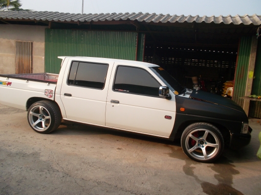 ขาย Big M 4ประตู สีขาว พวงมาลัยเพาว์เวอร์ เครื่องเสียงตู๊มตูม แอร์หนาวๆ อะไหล่ซิ่งนิดหน่อย ล้อPRODRIVE18 หน้า9ครึ่ง หลัง10ครึ่ง รถเดิมบางทั้งคัน ทะเบียนไม่ขาดต่อ เอกสารพร้อมโอน ราคา 135000 เอาแม็คออกนะคับ