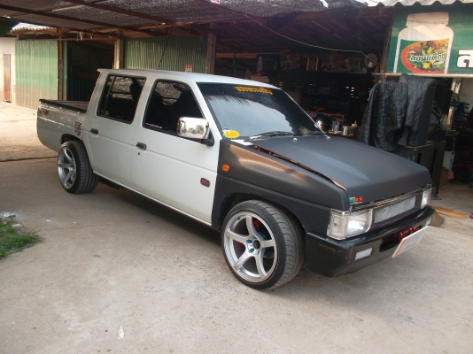 ขาย Big M 4ประตู สีขาว พวงมาลัยเพาว์เวอร์ เครื่องเสียงตู๊มตูม แอร์หนาวๆ อะไหล่ซิ่งนิดหน่อย ล้อPRODRIVE18 หน้า9ครึ่ง หลัง10ครึ่ง รถเดิมบางทั้งคัน ทะเบียนไม่ขาดต่อ เอกสารพร้อมโอน ราคา 135000 เอาแม็คออกนะคับ