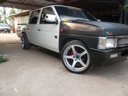 ขาย Big M 4ประตู สีขาว พวงมาลัยเพาว์เวอร์ เครื่องเสียงตู๊มตูม แอร์หนาวๆ อะไหล่ซิ่งนิดหน่อย ล้อPRODRIVE18 หน้า9ครึ่ง หลัง10ครึ่ง รถเดิมบางทั้งคัน ทะเบียนไม่ขาดต่อ เอกสารพร้อมโอน ราคา 135000 เอาแม็คออกนะคับ