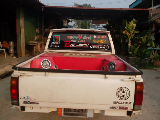 ขาย Big M 4ประตู สีขาว พวงมาลัยเพาว์เวอร์ เครื่องเสียงตู๊มตูม แอร์หนาวๆ อะไหล่ซิ่งนิดหน่อย ล้อPRODRIVE18 หน้า9ครึ่ง หลัง10ครึ่ง รถเดิมบางทั้งคัน ทะเบียนไม่ขาดต่อ เอกสารพร้อมโอน ราคา 135000 เอาแม็คออกนะคับ