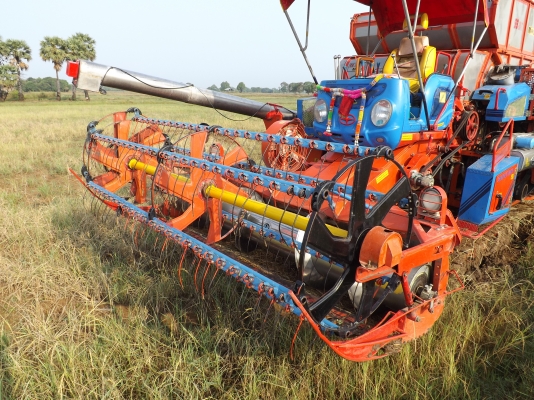 ขายรถเกี่ยวศักดิ์พัฒนา ss501 MARK.2 สภาพพร้อมใช้งาน