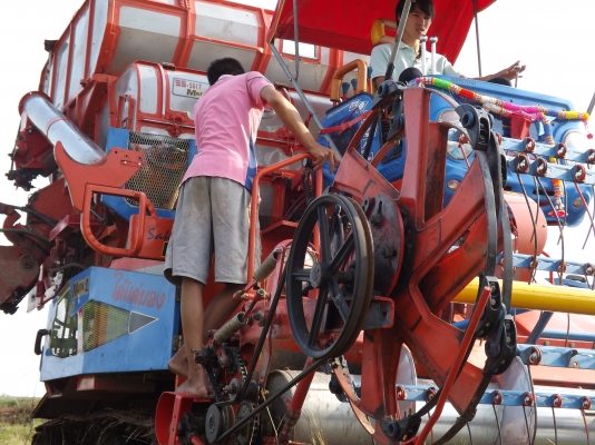 ขายรถเกี่ยวศักดิ์พัฒนา ss501 MARK.2 สภาพพร้อมใช้งาน