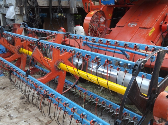 ขายรถเกี่ยวศักดิ์พัฒนา ss501 MARK.2 สภาพพร้อมใช้งาน