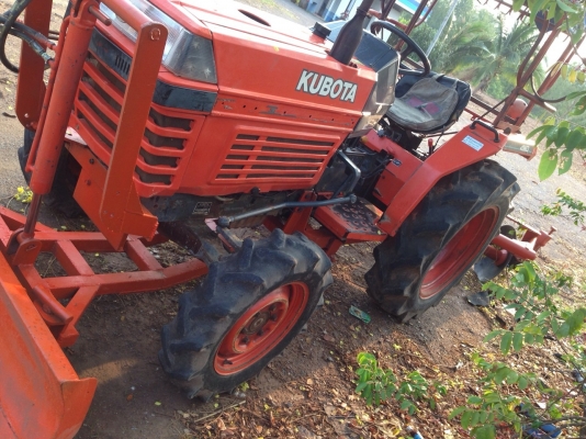 ขายคูโบต้า  26  แรงไทยรถสวยพร้อมใช้เดิมๆไม่เคยเเกะ