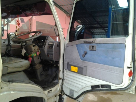 ขายรถ6ล้อ HINO KM 117แรง ยาว 5.5 เมตร พื้นเรียบ แอร์เย็น ขายรถ6ล้อ HINO KM 117แรง ยาว 5.5 เมตร พื้นเรียบ แอร์เย็น