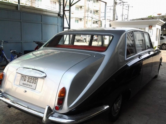 พี่ฝากขาย Daimler ราคา 2700000 บาทครับสนใจติดต่อได้ครับ