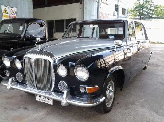 พี่ฝากขาย Daimler ราคา 2700000 บาทครับสนใจติดต่อได้ครับ