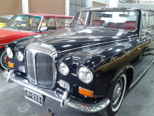 พี่ฝากขาย Daimler ราคา 2,500,000 บาทครับสนใจติดต่อได้ครับ 0826336557 โป้งครับ