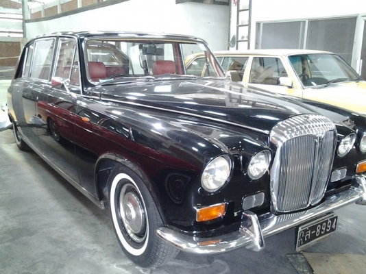 พี่ฝากขาย Daimler ราคา 2,500,000 บาทครับสนใจติดต่อได้ครับ 0826336557 โป้งครับ