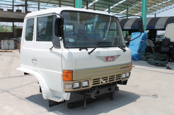 ขายหัวเก๋งรถบรรทุกเก่าจากญี่ปุ่น สภาพเกือบ 100\% ราคาไม่แพง อุปกรณ์ภายในห้องโดยสารครบพร้อมใช้งาน